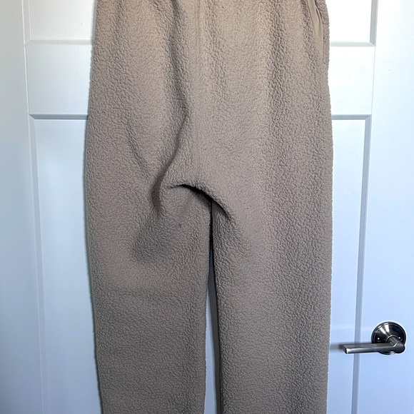 Comfy and warm Nike Therma-fit joggers, size small. - Picture 6 of 13